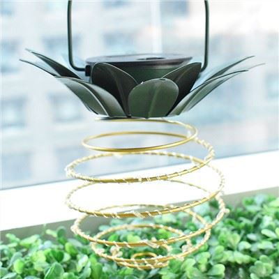 SOLAR POWERED METAL PINEAPPLE LIGHT